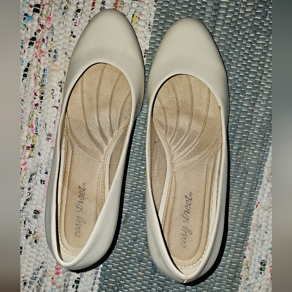 Easy Street size 10 white